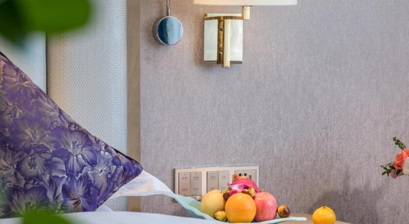 Image of Queen Room with Garden View 5