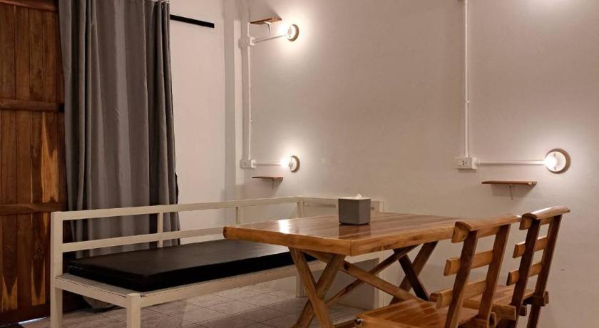 クラビ 8 Sleepers Street Guesthouse 1つ星 ホテル 外観