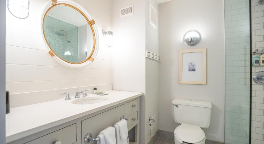Immagine di Standard King ADA Accessable 14
