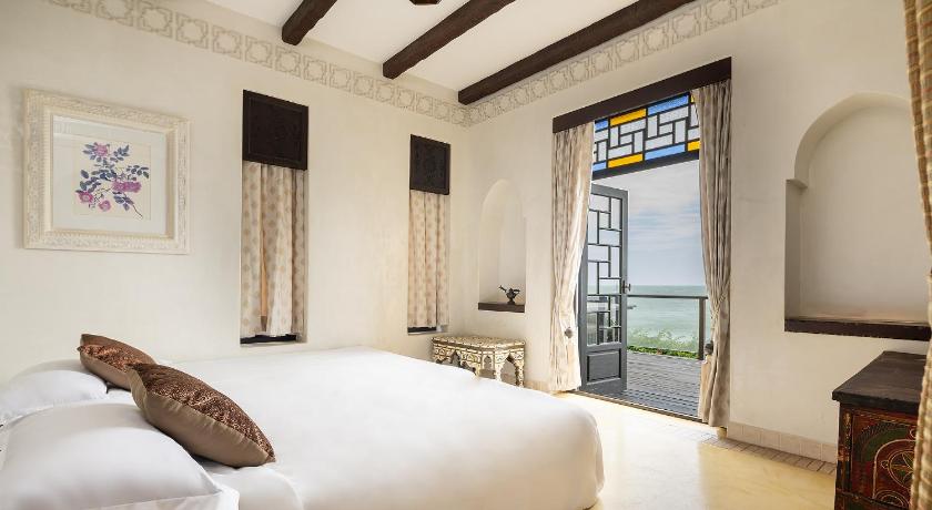 Bild av Family Moroccan Beachfront Villa 0