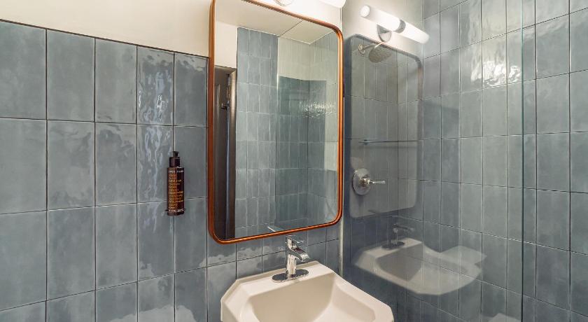 Image of Superior King Room 13