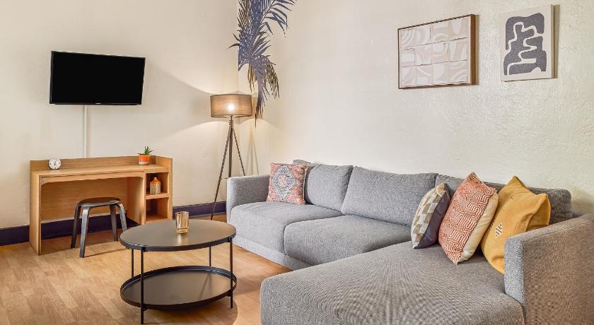 Image of Private Suite (4 Adults) 4