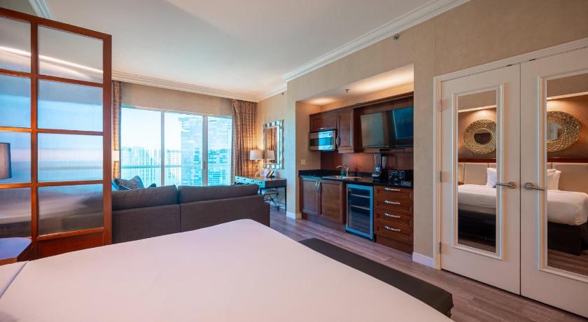 라스베이거스 / 라스베가스 (NV) No Resort Fee Strip View Balcony+ Free Valet+Pool 4성급 숙소 스위트룸