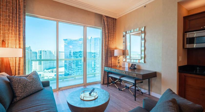 라스베이거스 / 라스베가스 (NV) No Resort Fee Strip View Balcony+ Free Valet+Pool 4성급 숙소 스위트룸