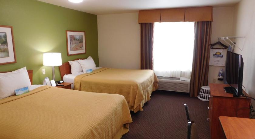 Days Inn & Suites by Wyndham Rochester South