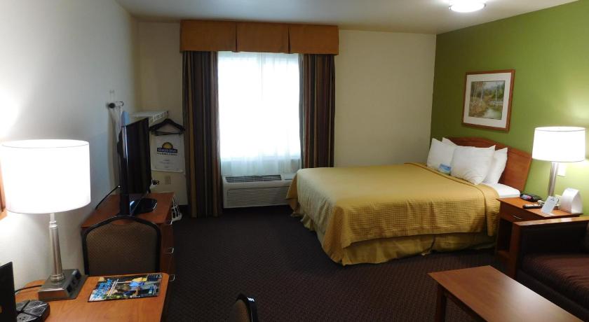 Days Inn & Suites by Wyndham Rochester South