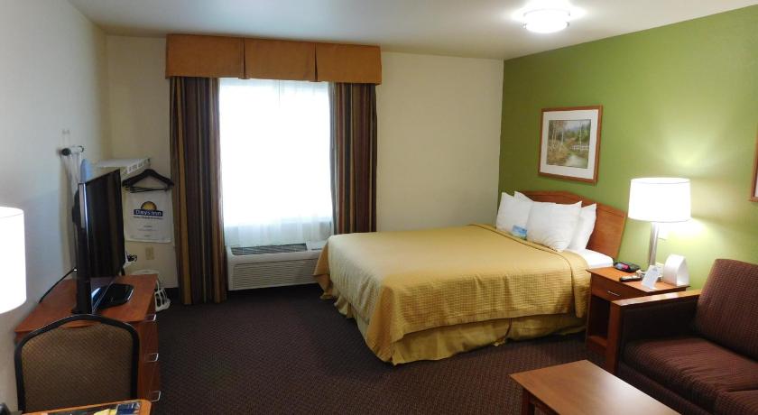 Days Inn & Suites by Wyndham Rochester South