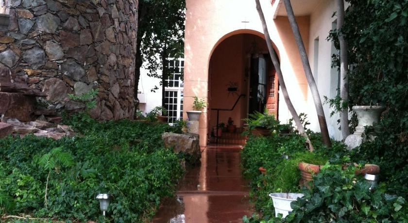 Lundeen Inn of the Arts photo