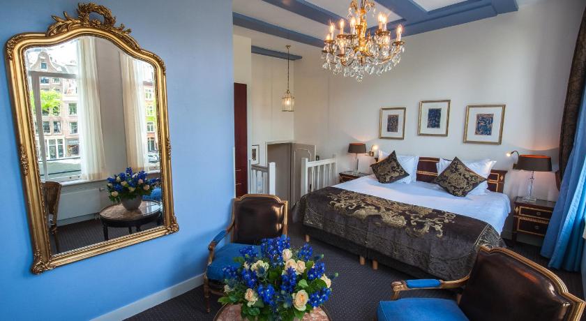 Image of Superior Deluxe Double Room with Canal View 13