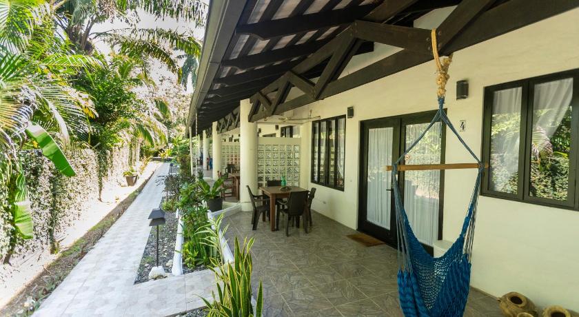 Image of Villa with Garden View 3