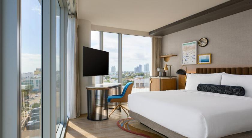 Immagine di 1 King Bed Ocean View Deluxe 0