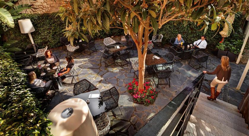 Olivia Plaza Hotel