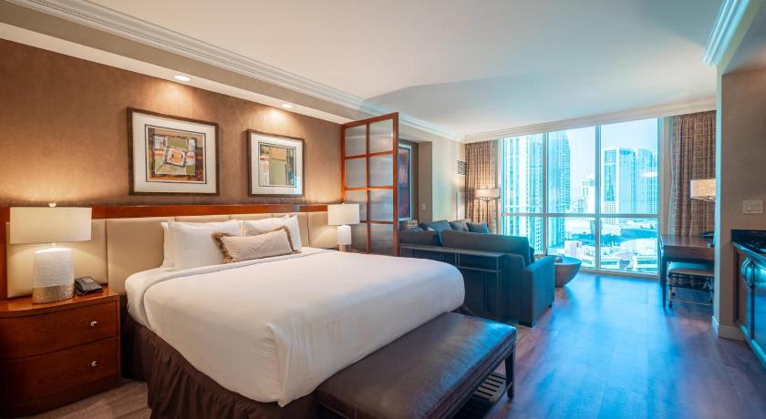 라스베이거스 / 라스베가스 (NV) No Resort Fee Strip View Suite + Free Valet+ Pool 4성급 숙소 객실