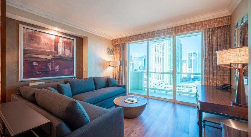 라스베이거스 / 라스베가스 (NV) No Resort Fee Strip View Balcony+ Free Valet+ Pool 4성급 숙소 스위트룸