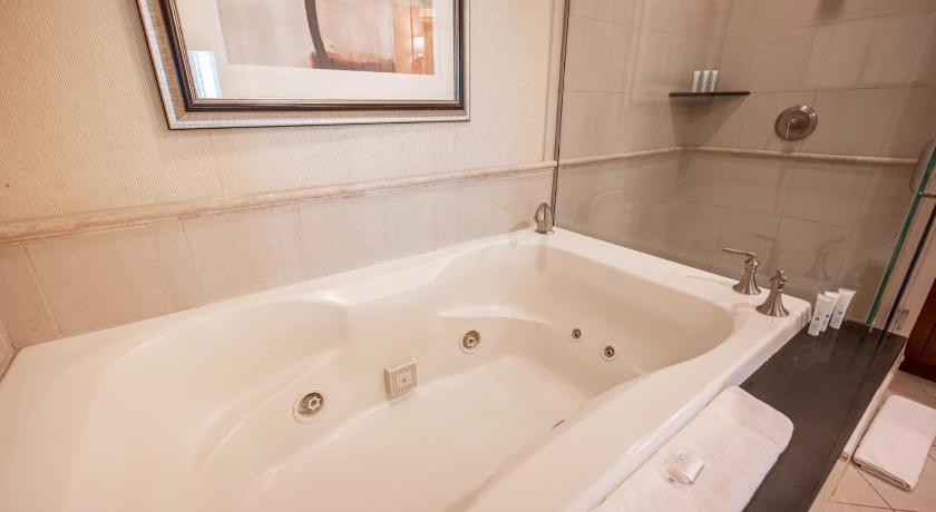 라스베이거스 / 라스베가스 (NV) No Resort Fee Strip View Balcony+ Free Valet+ Pool 4성급 숙소 레스토랑