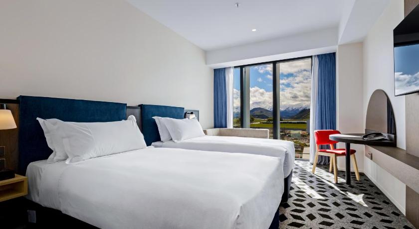 Image of 2 King Standard Mountain View 3