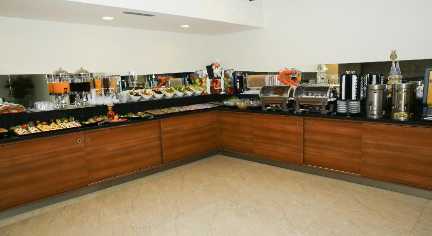 Golden Lounge Hotel - image 11