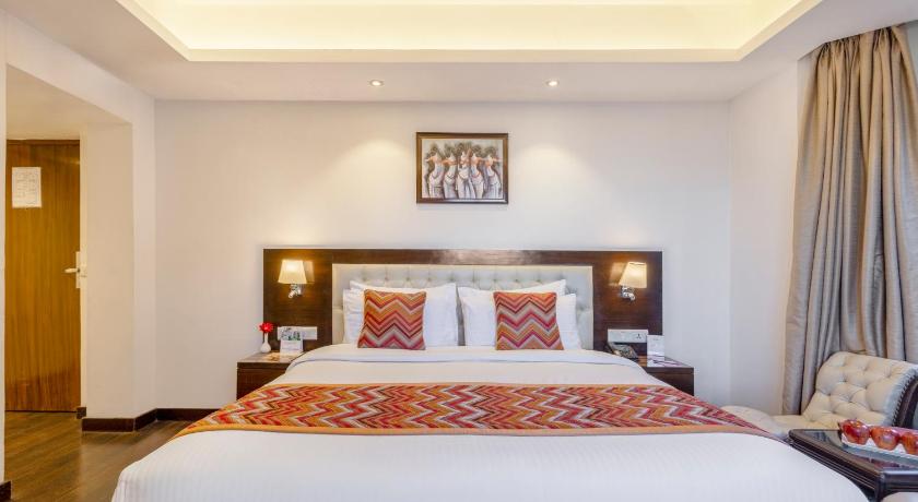 Image of Valley View Premier Room with Balcony 7