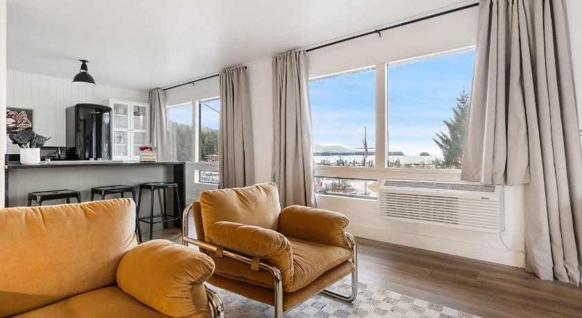 ジュノー Harbor Views 1 - Walkable in the Heart of Auke Bay 3つ星 宿泊施設 ロビー