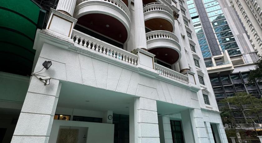 KLCC Suites in KL | 2000sqf luxurious residence - image 5