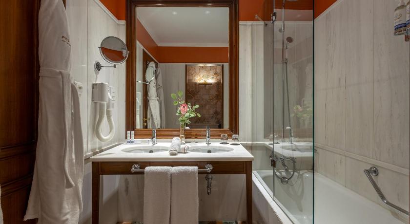 Image of Deluxe Room 2
