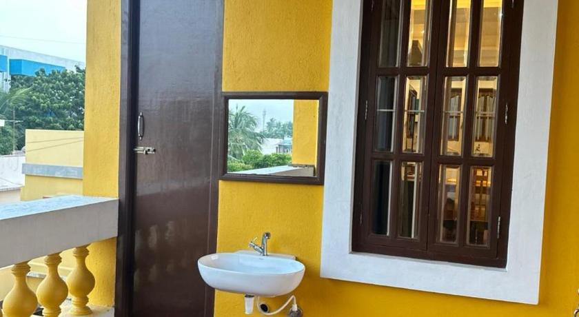Serene Villa - image 12