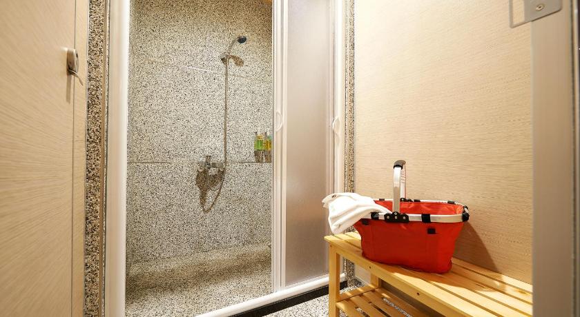 Image of Single Room - Female Only 4