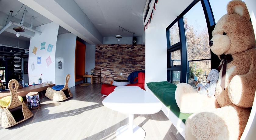 安東 Andong Poonggyung Hostel N Library 1つ星 ホテル ロビー