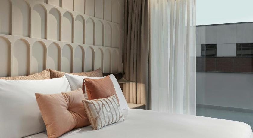 Image of Classic Room, Guest room, 1 King, Urban view 4