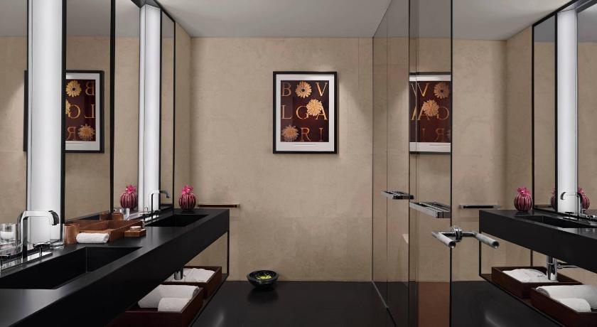 Image of Premium Guest Room, Guest room, 1 King, City view 6