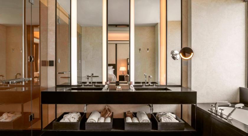 Image of Premium City View Room (Twin) 2