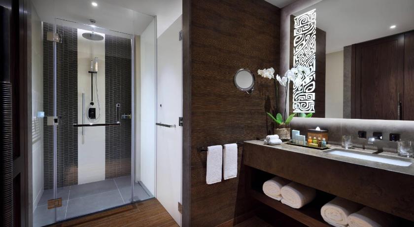 Image of Deluxe Guest room, 2 Double, Pool view, Balcony 8