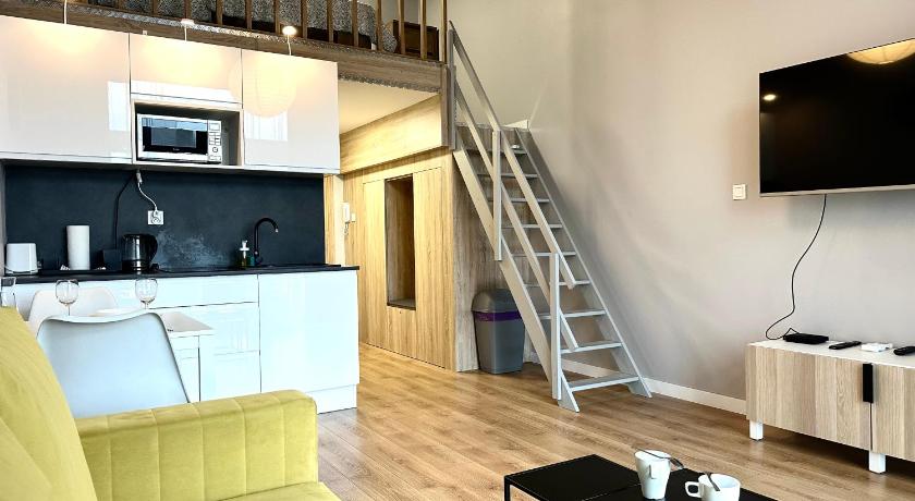 Zarembowicza Apt 36 - Self Check-In 20h - Parking &Lift
