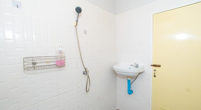 TOM GUESTHOUSE - image 11