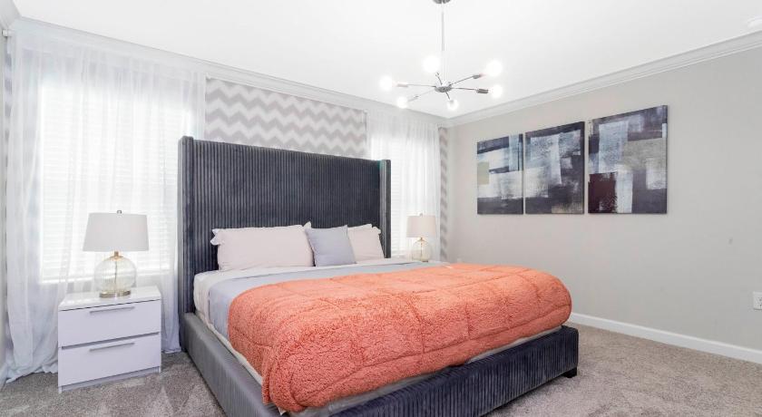 Stunning 4Bd w/ Private Pool Storey Lake 4245 - image 9