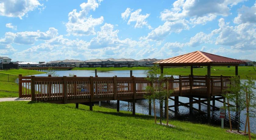 Stunning 4Bd w/ Private Pool Storey Lake 4245 - image 4