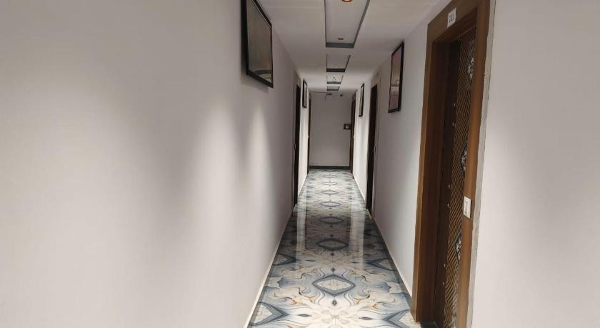 HOTEL MARUTI R - image 7