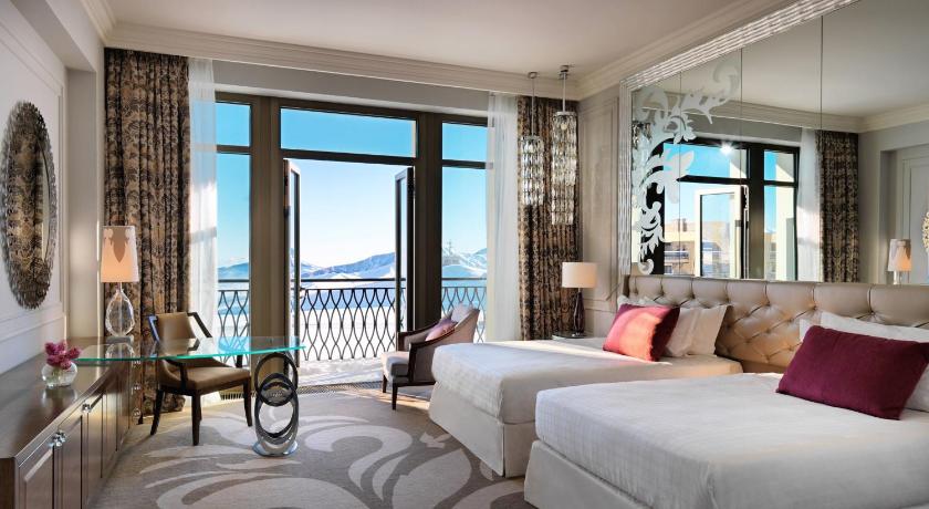 Deluxe Room with Balcony, Deluxe Guest room, 1 King or 2 Queen, Resort view, Balcony Görseli 1