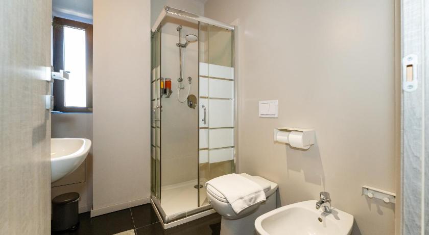 Фото: Двухместный номер с 1 кроватью и собственной ванной комнатой (Double room with private bathroom) 13