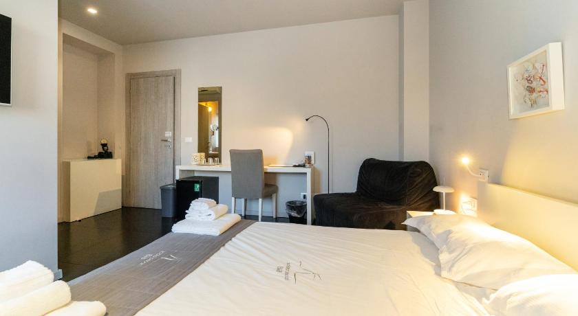 Фото: Двухместный номер с 1 кроватью и собственной ванной комнатой (Double room with private bathroom) 9