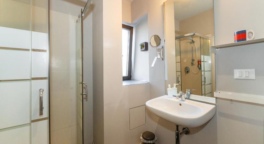Фото: Двухместный номер с 1 кроватью и собственной ванной комнатой (Double room with private bathroom) 15
