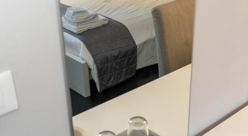 Фото: Двухместный номер с 1 кроватью и собственной ванной комнатой (Double room with private bathroom) 12