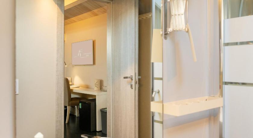 Фото: Двухместный номер с 1 кроватью и собственной ванной комнатой (Double room with private bathroom) 12