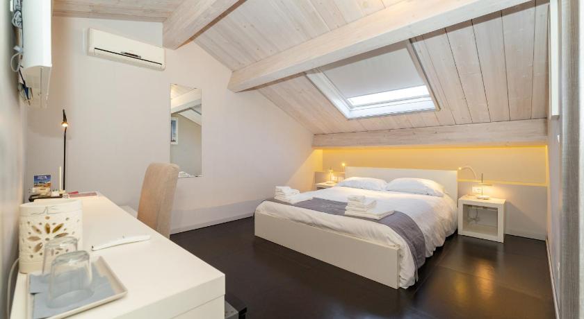 Фото: Двухместный номер с 1 кроватью и собственной ванной комнатой (Double room with private bathroom) 15