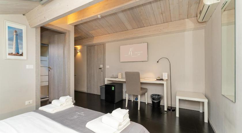 Фото: Двухместный номер с 1 кроватью и собственной ванной комнатой (Double room with private bathroom) 12