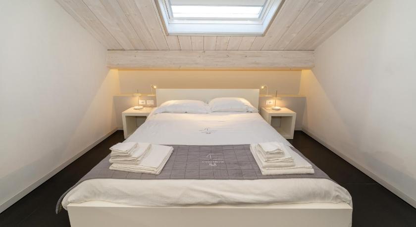 Фото: Двухместный номер с 1 кроватью и собственной ванной комнатой (Double room with private bathroom) 13