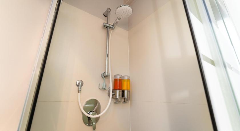 Фото: Двухместный номер с 1 кроватью и собственной ванной комнатой (Double room with private bathroom) 14