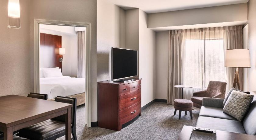 Image of Two-Bedroom Suite with Roll-in Shower - Mobility and Hearing Accessible 3