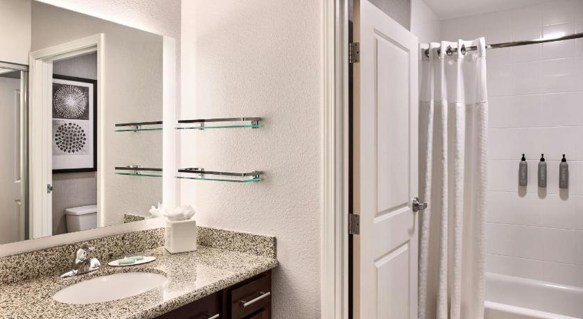 Image of Two-Bedroom Suite with Roll-in Shower - Mobility and Hearing Accessible 4