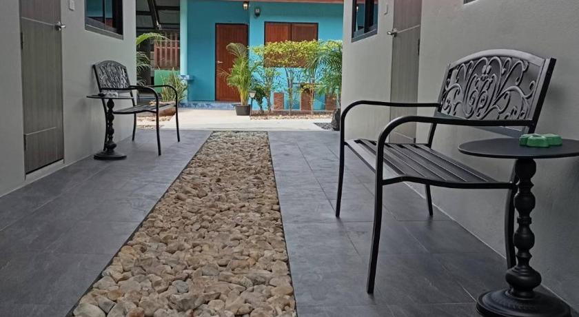 コ・サムイ SK Hometel Samui Airport 3つ星 ホテル スイート